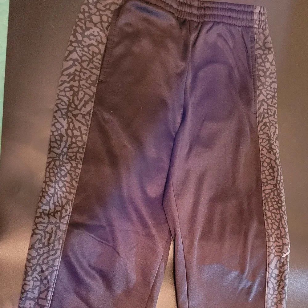 NIKE BOYS THERMA-FIT JORDAN ANIMAL DESIGN PRINT